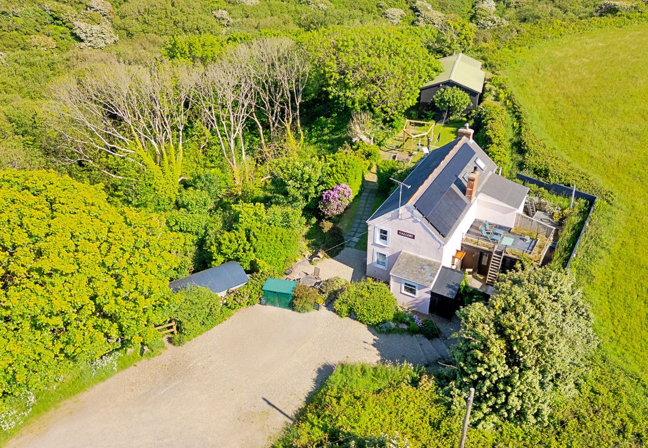 Cottage in Solva - The Pink House