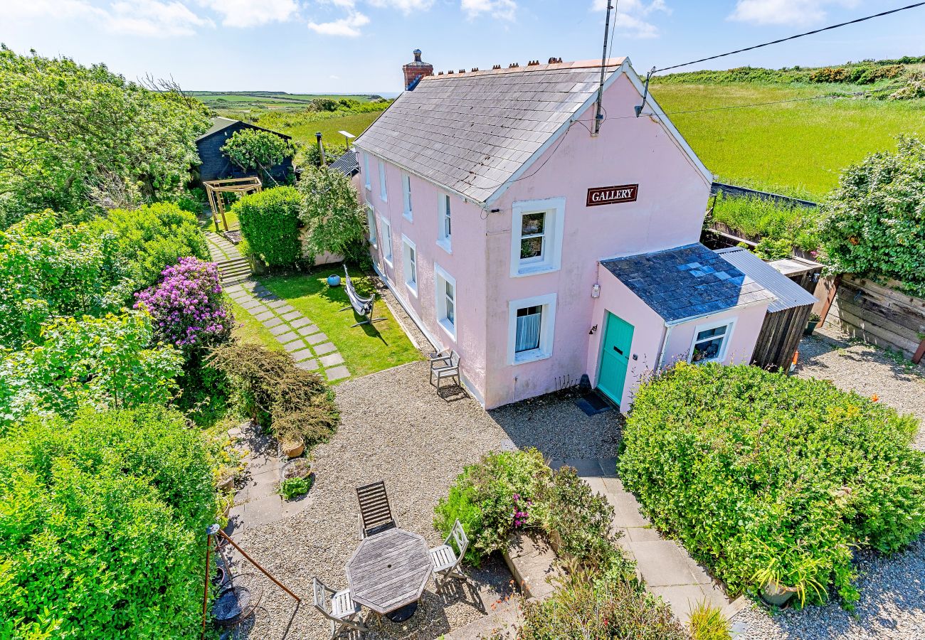 Cottage in Solva - The Pink House