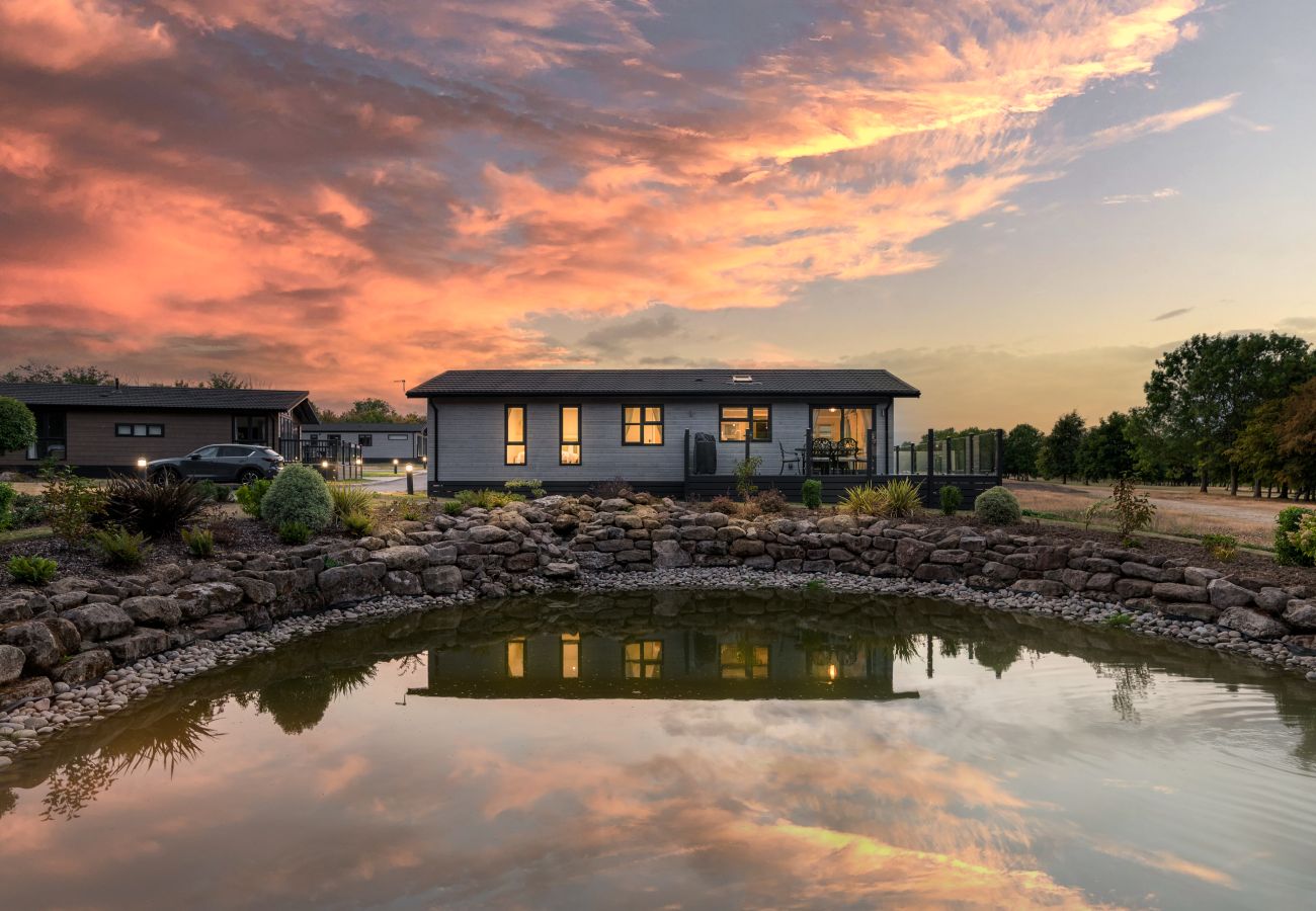 Chalet in Bourn - Cambridge Luxury Lodge