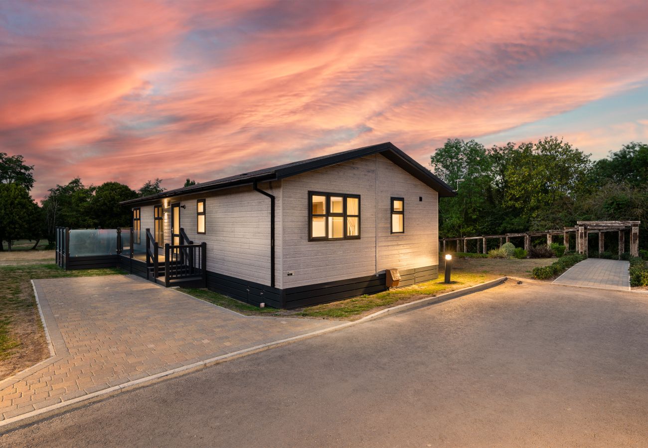 Chalet in Bourn - Cambridge Luxury Lodge