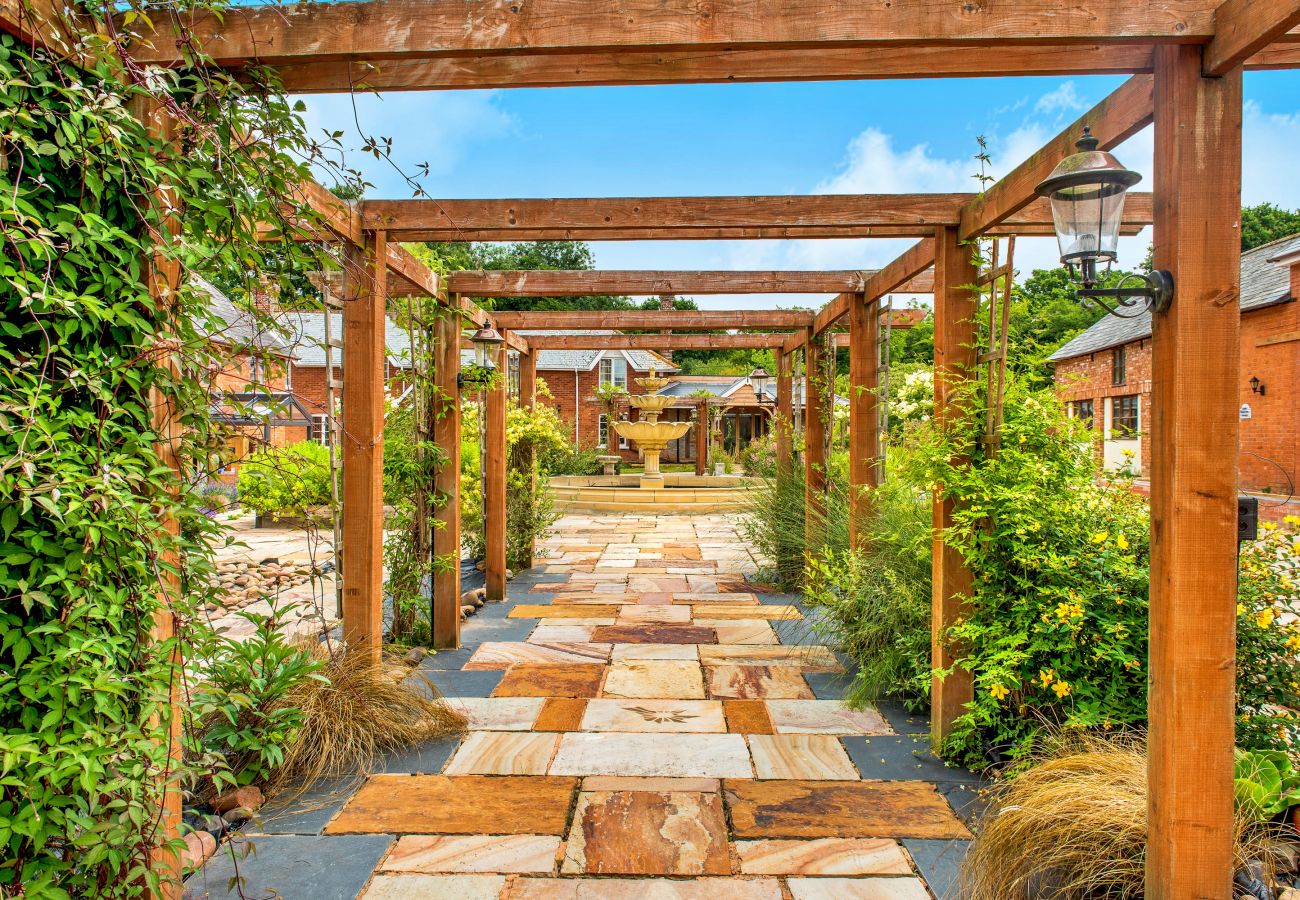 Cottage in Aylesbeare - Poppy Cottage, Great Houndbeare Farm