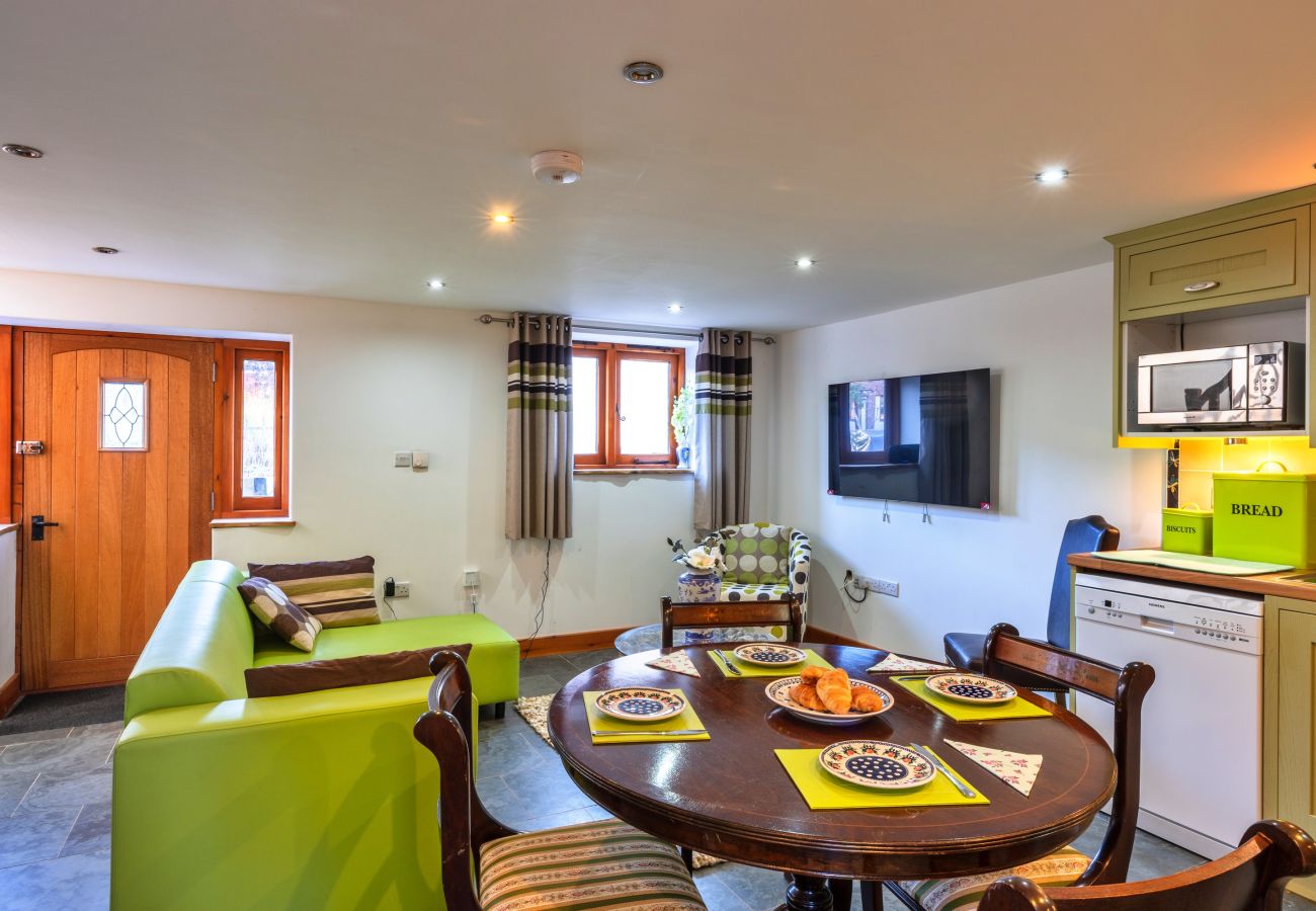 Cottage in Aylesbeare - Lime Cottage, Great Houndbeare Farm