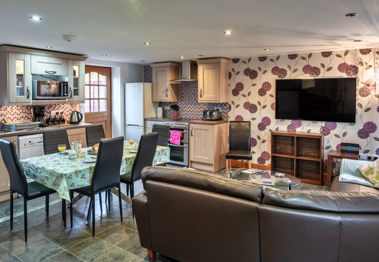 Cottage in Aylesbeare - Ivy Cottage, Great Houndbeare Farm