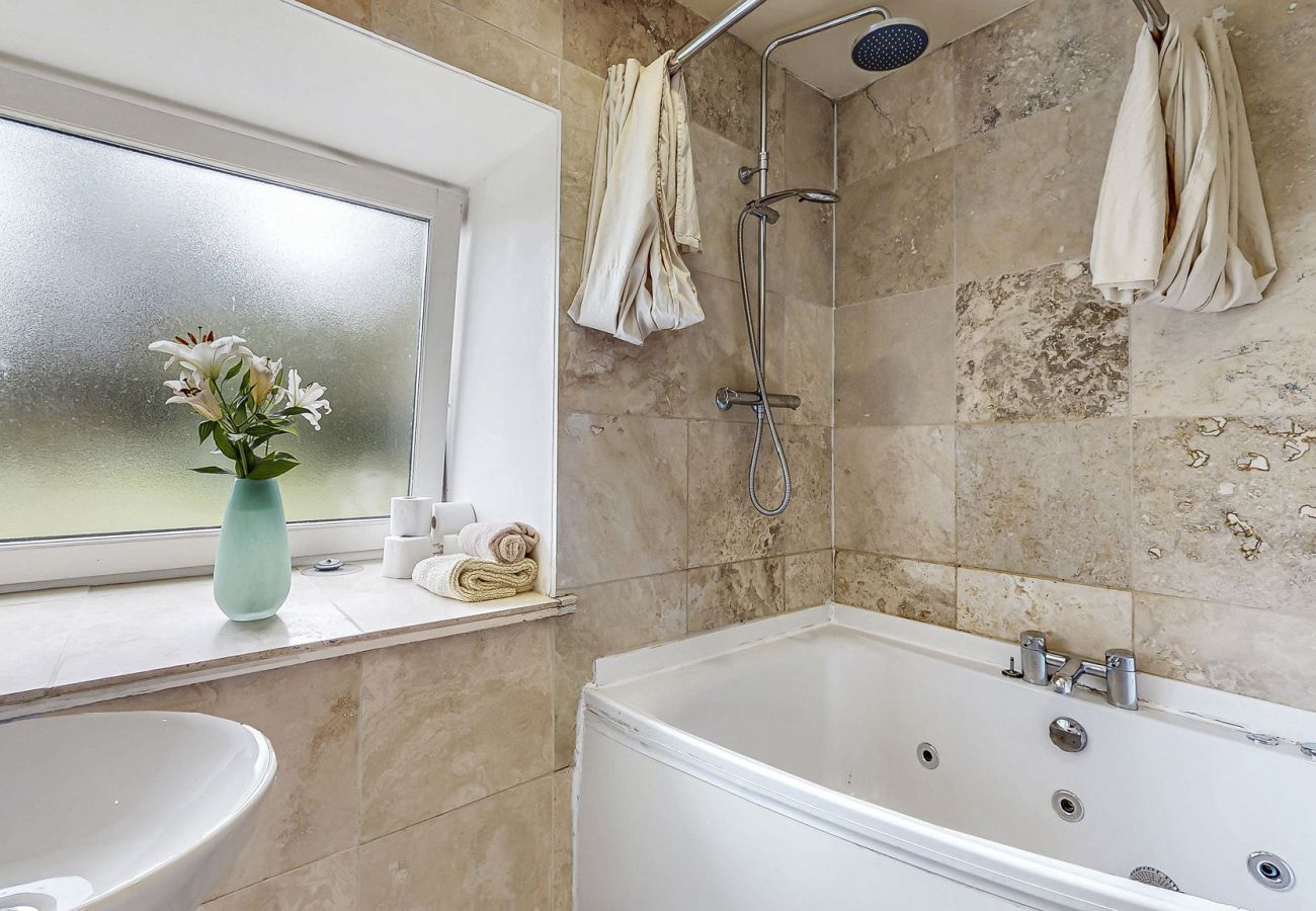 Cottage in Glendaruel - Old Barn at Ormidale House