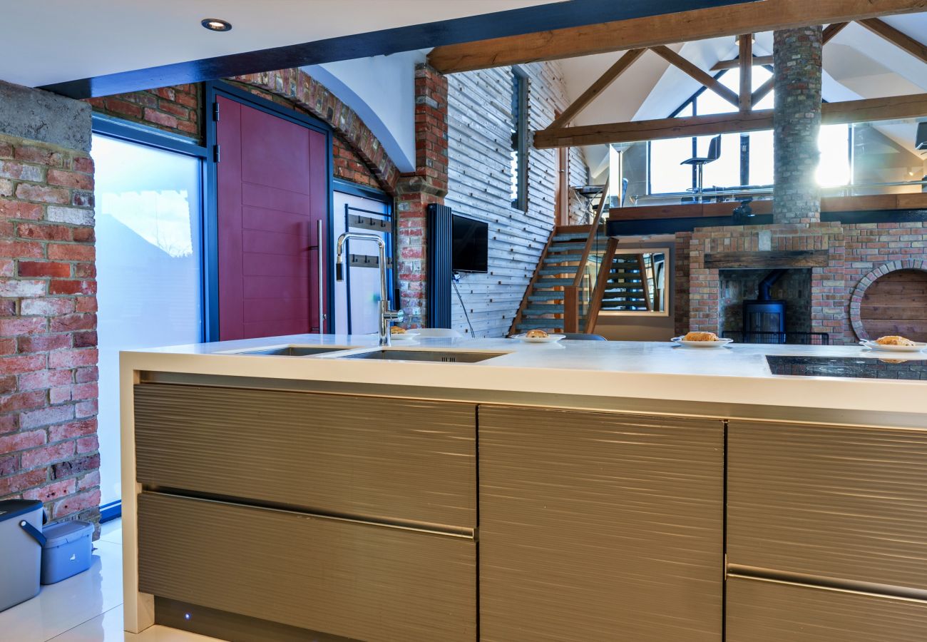 Cottage in Horton - Big Barn at Dairy Cottages