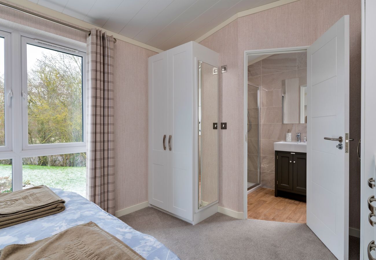 Chalet in Bourn - Churchill Luxury Lodge