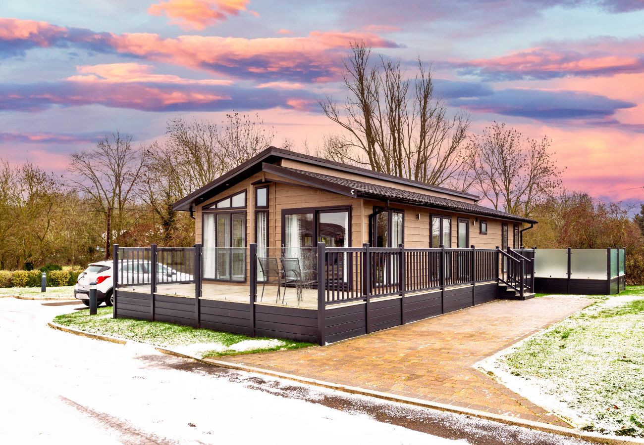 Chalet in Bourn - Churchill Luxury Lodge