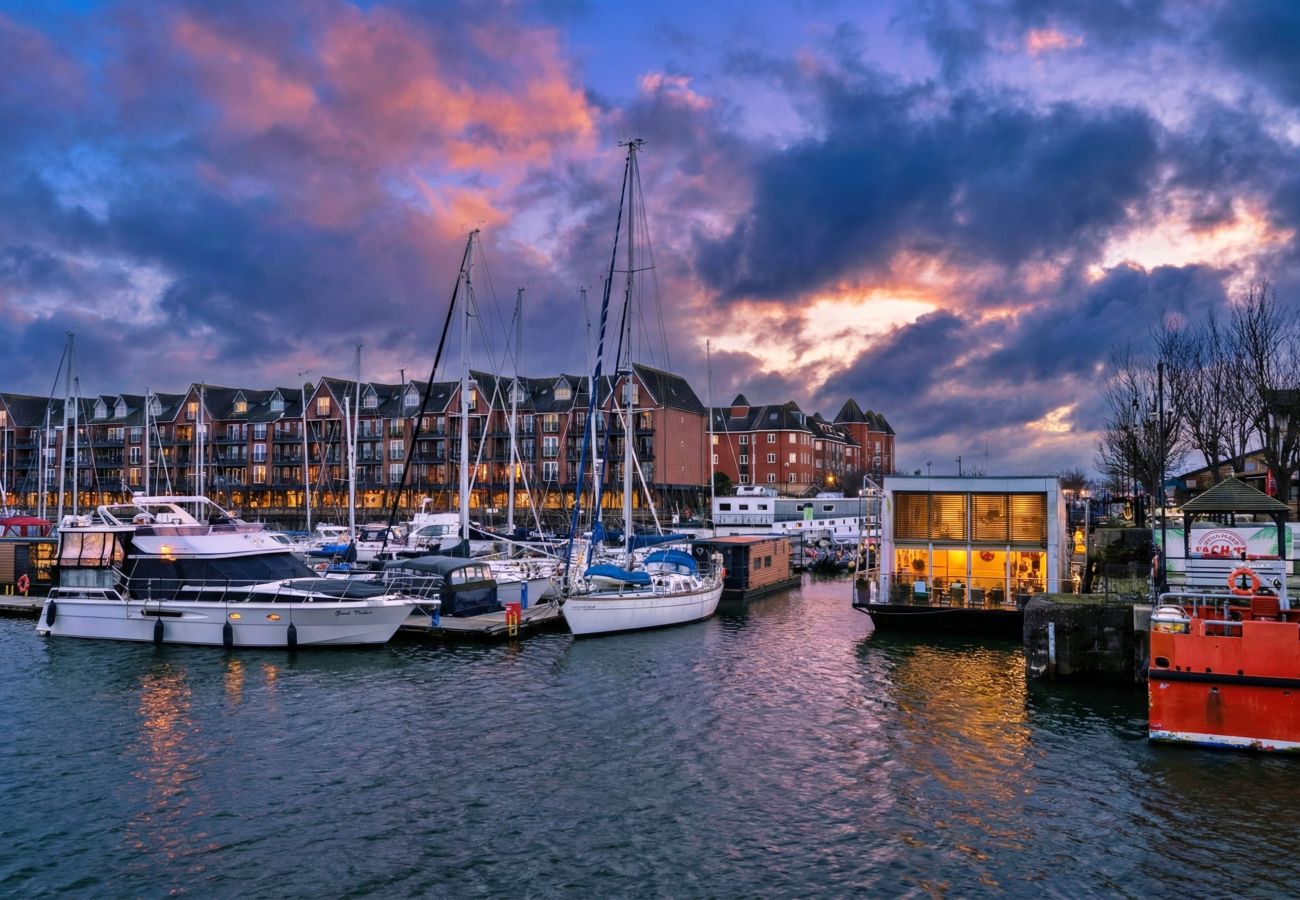 Boot in Liverpool - The Houseboat, Liverpool Marina