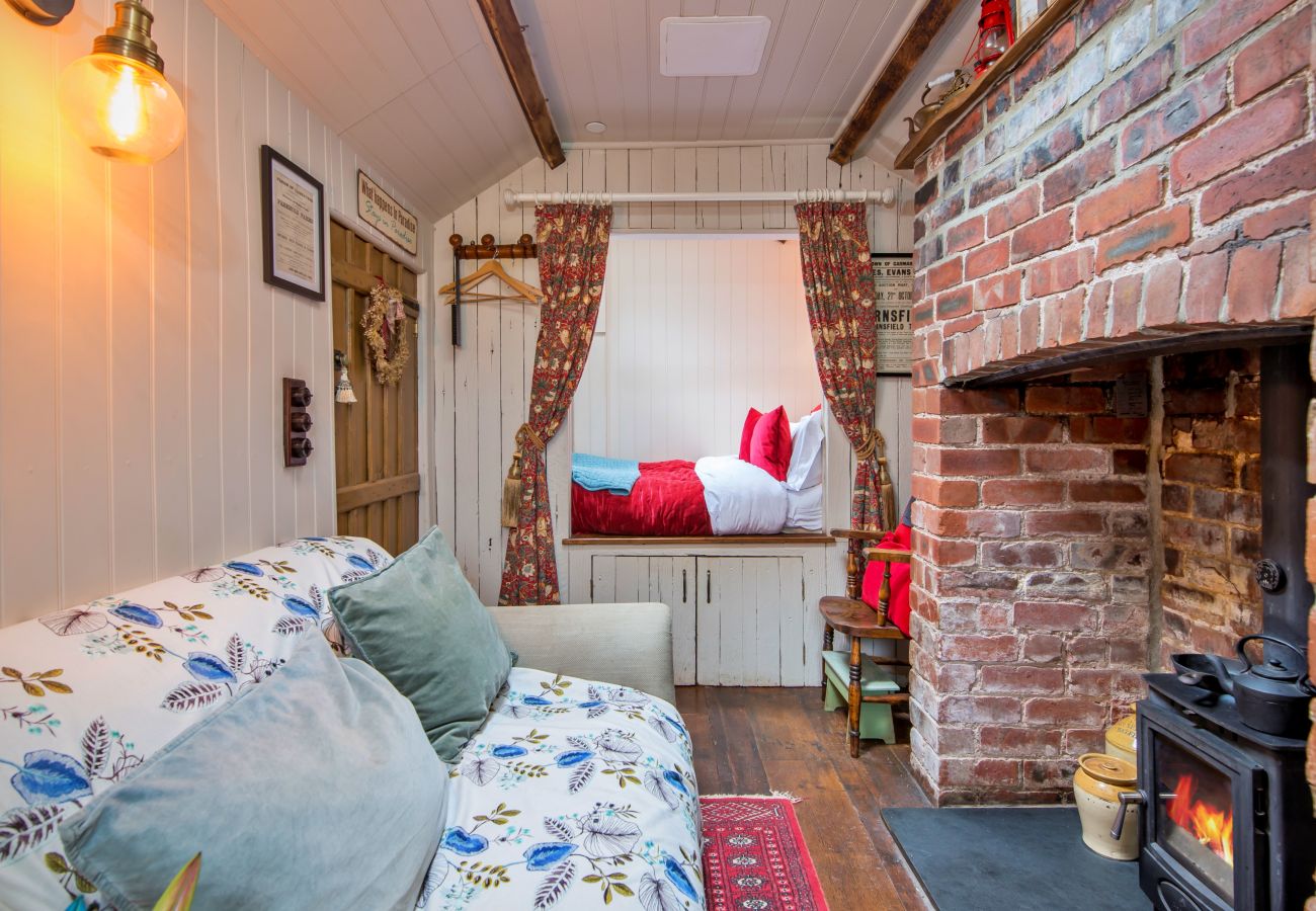 Cottage in Llangadog - Y Golchdy