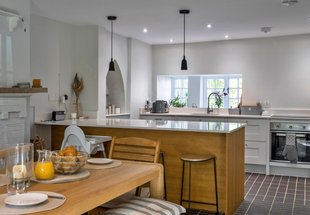 Cottage in Marhamchurch - The Old Post Cottage