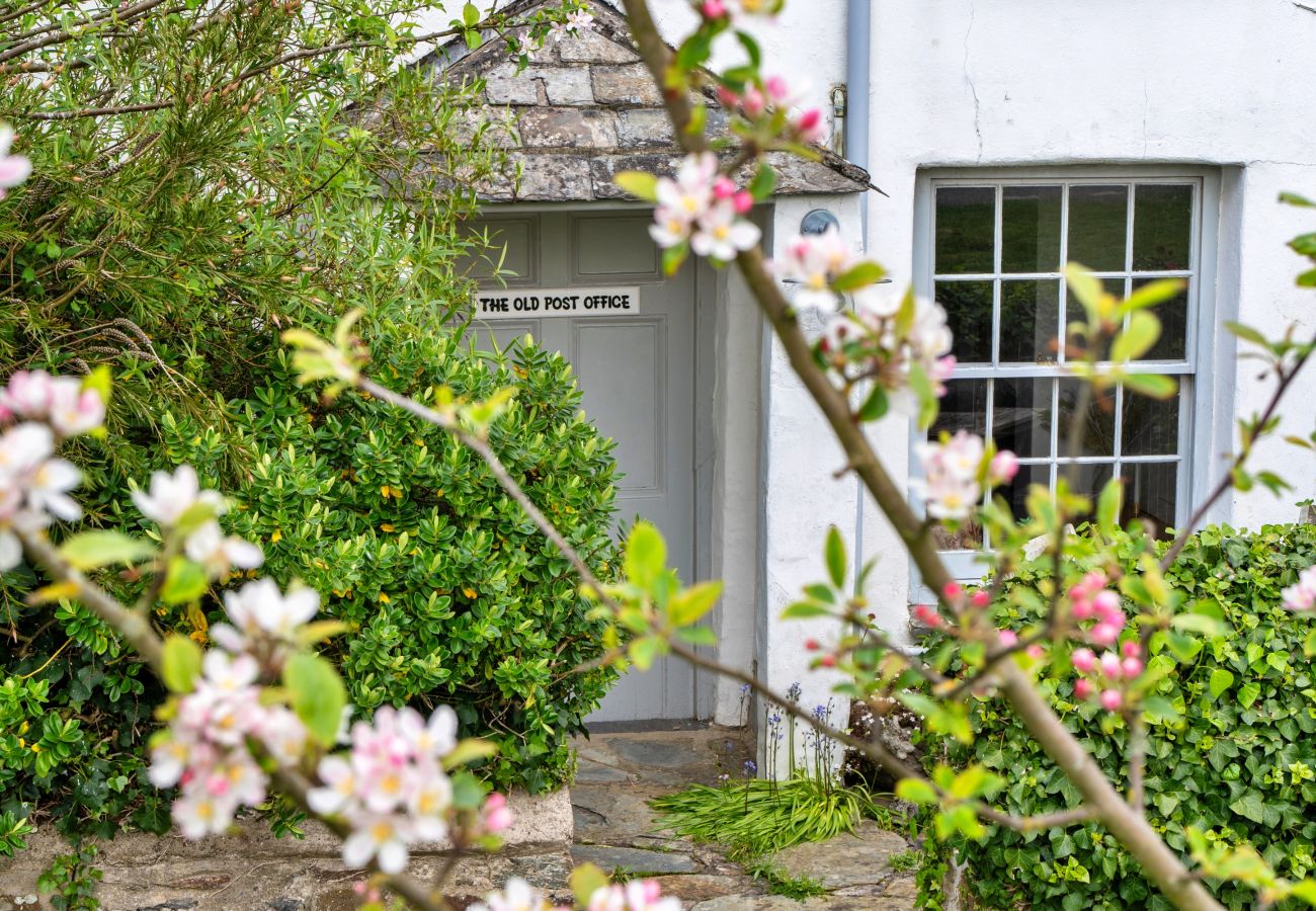 Cottage in Marhamchurch - The Old Post Cottage