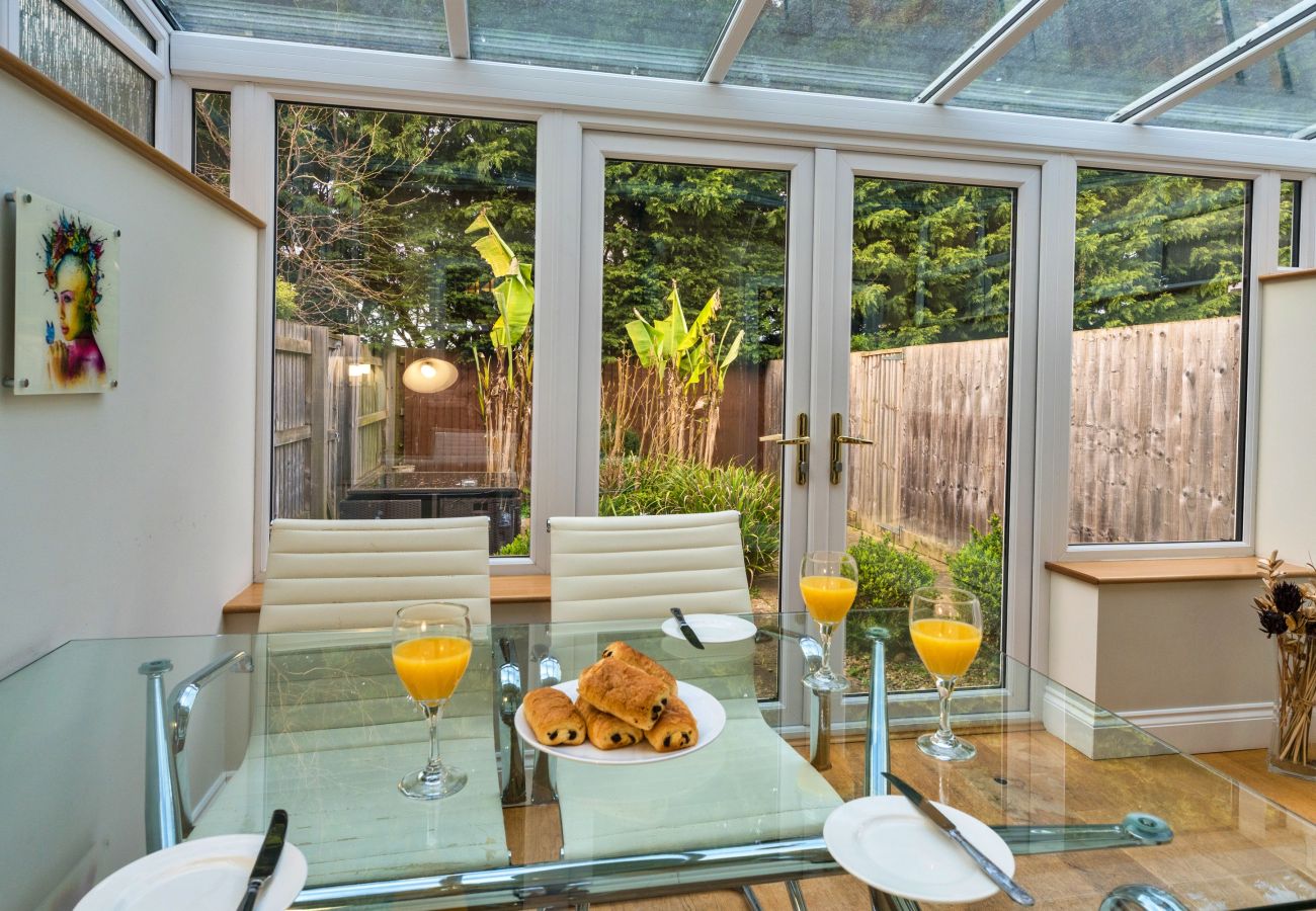 Huis in Bower Hinton - Hollies Cottage, Willow