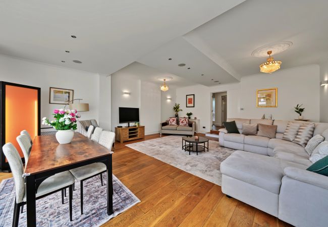  in Chiswick  - Ellesmere