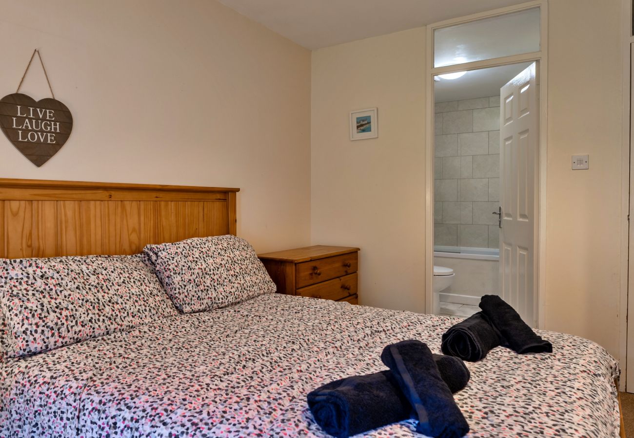 Chalet in Callington - Daisy Valley Lodge