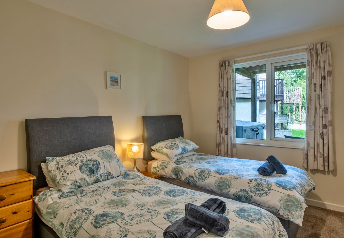 Chalet in Callington - Daisy Valley Lodge