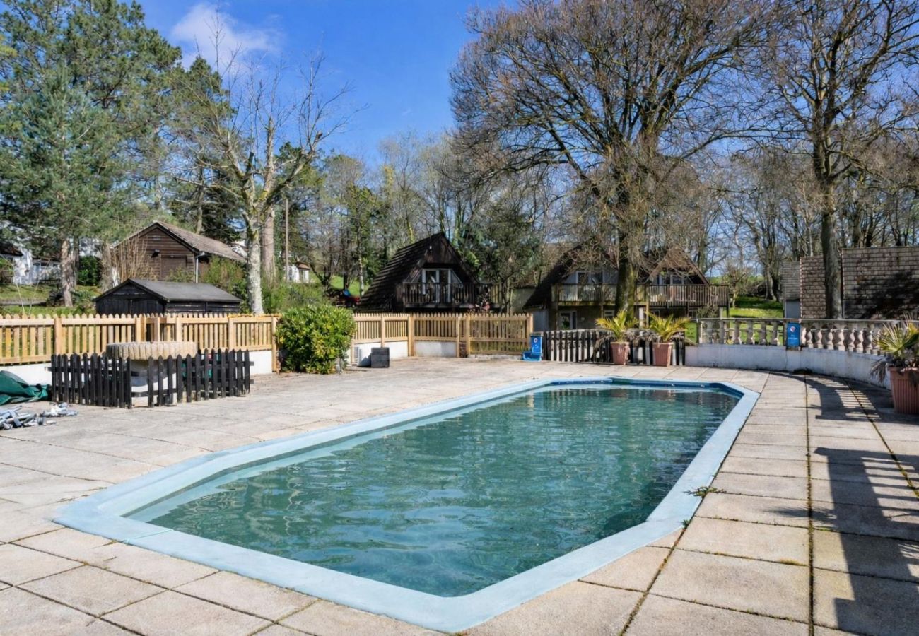 Chalet in Callington - Daisy Valley Lodge