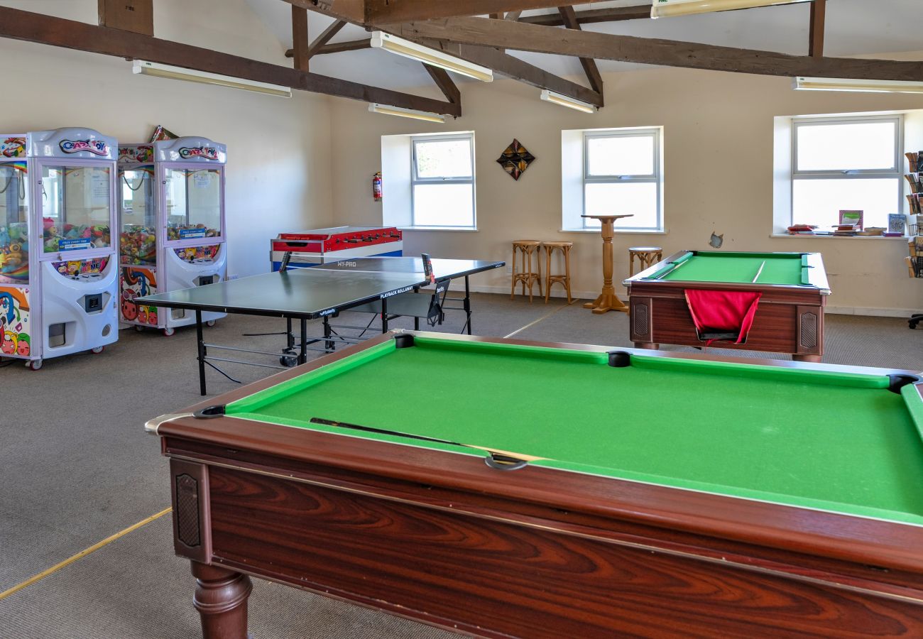 Chalet in Callington - Daisy Valley Lodge