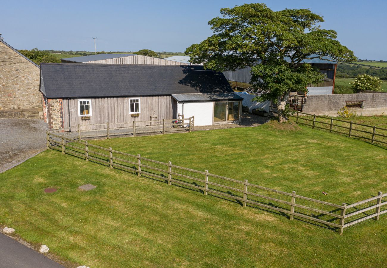 Cottage in Newport - Treicert Farm