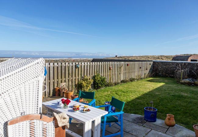 Cottage in Walney - The Lighthouse Hide Cottage in Walney - The Lighthouse Hide