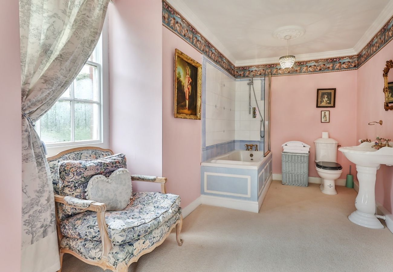 Country house in Walcot - Walcot Hall