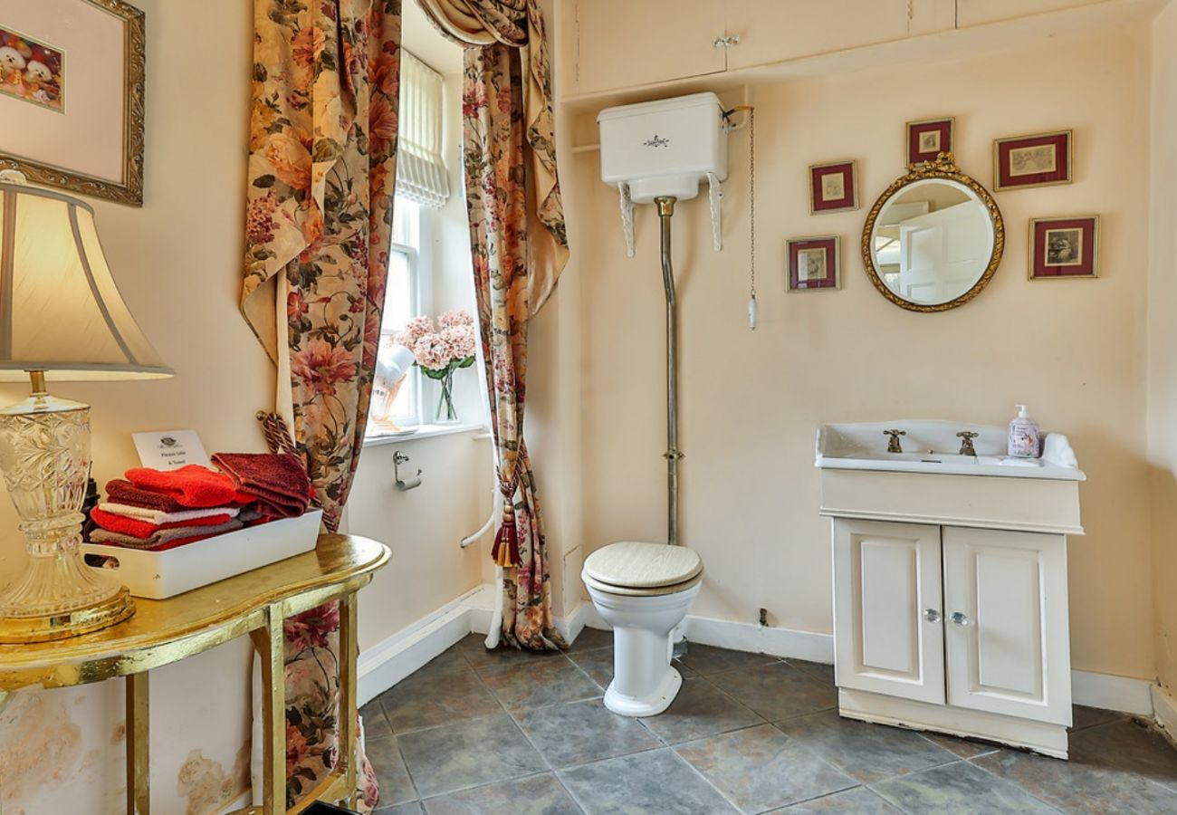 Country house in Walcot - Walcot Hall