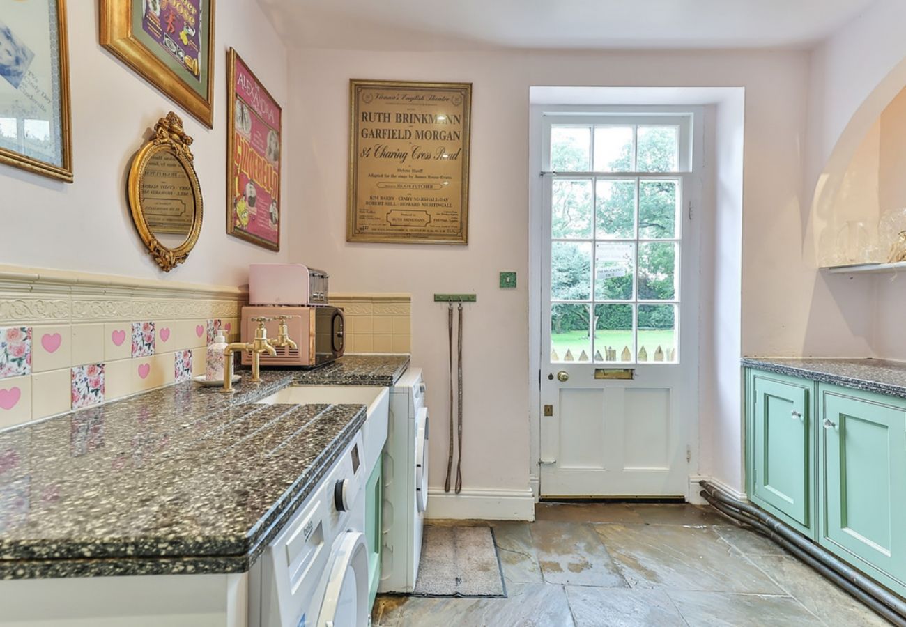 Country house in Walcot - Walcot Hall