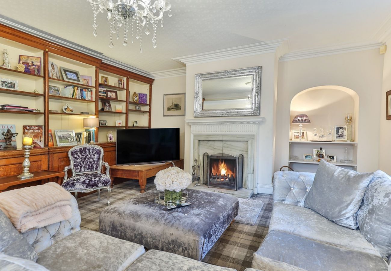 Country house in Walcot - Walcot Hall