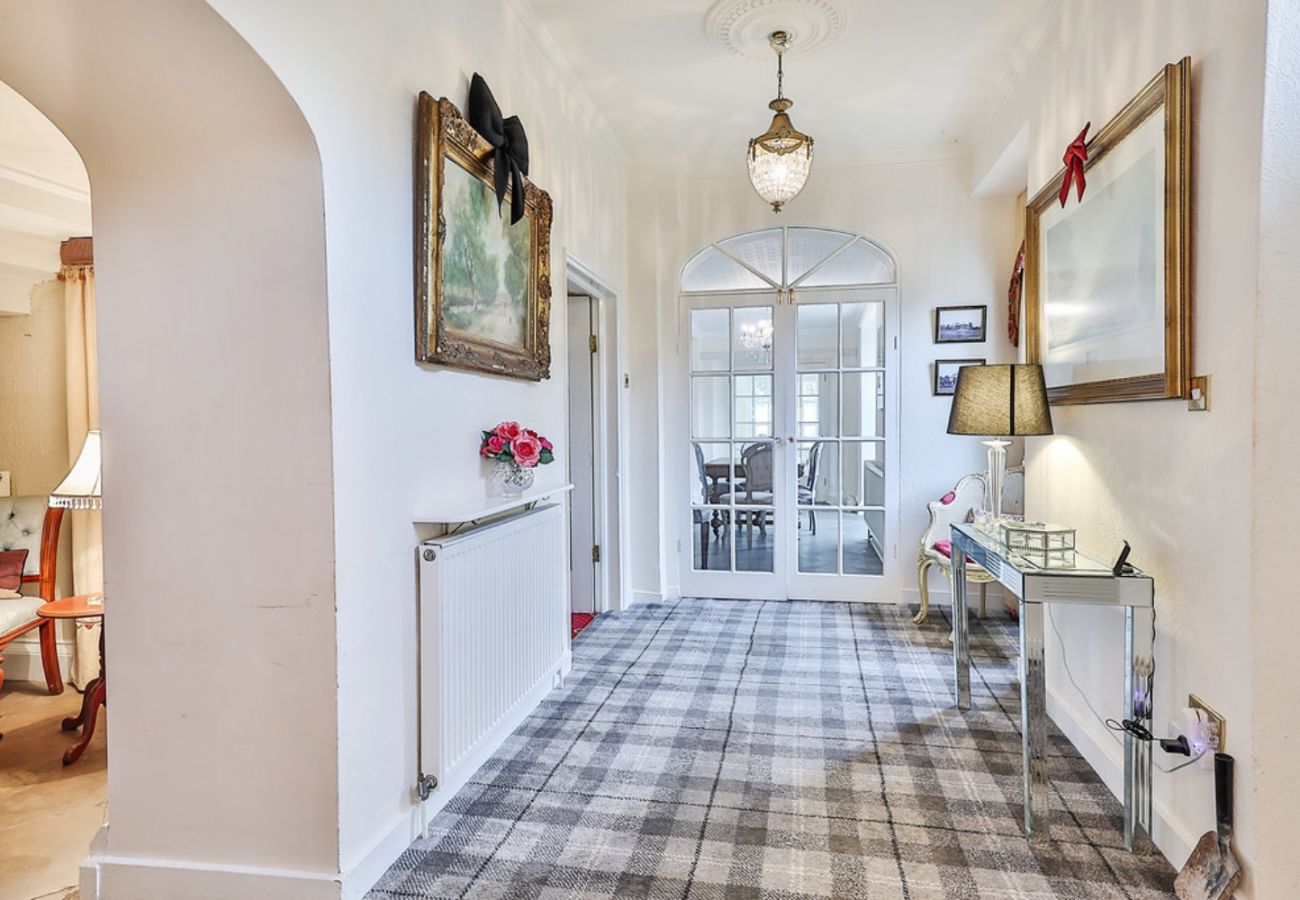 Country house in Walcot - Walcot Hall