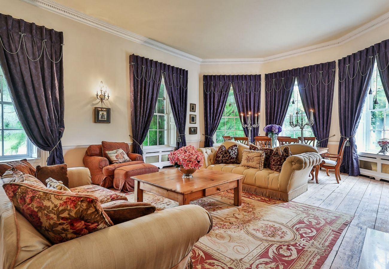 Country house in Walcot - Walcot Hall