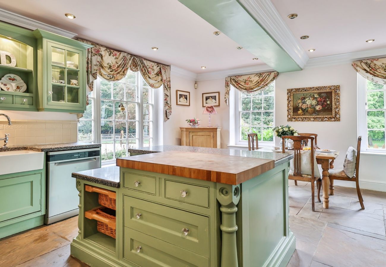 Country house in Walcot - Walcot Hall