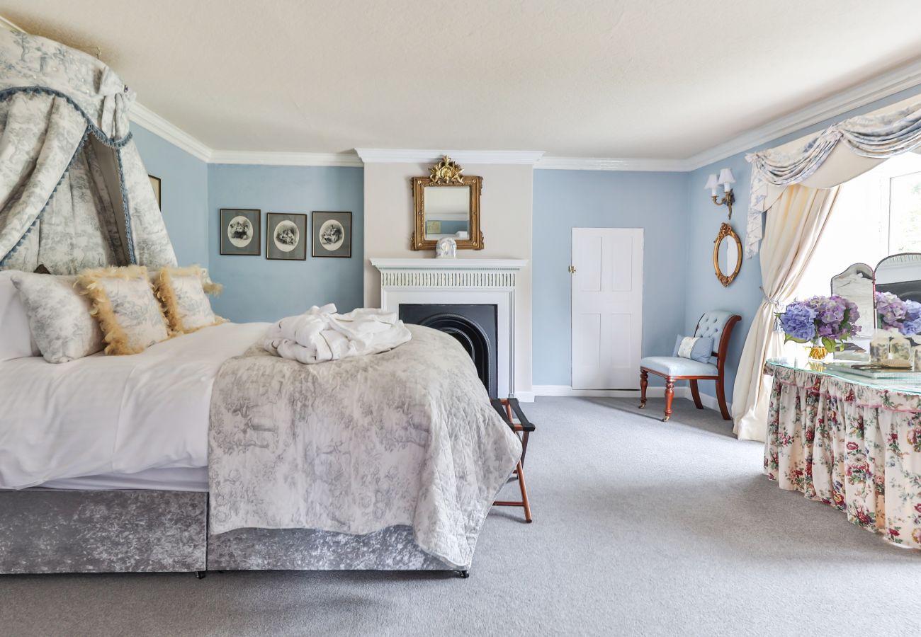 Country house in Walcot - Walcot Hall