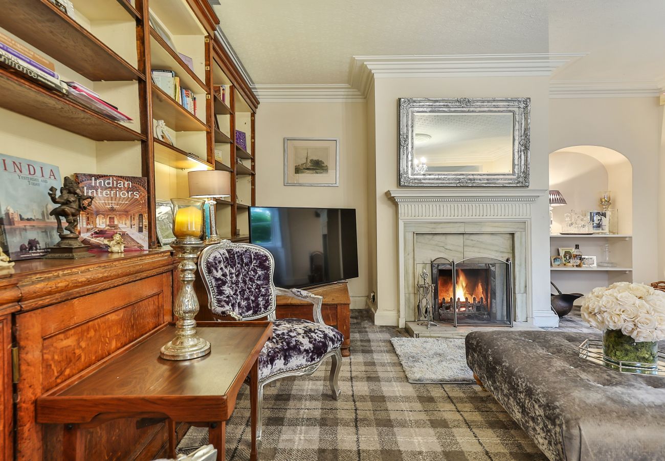 Country house in Walcot - Walcot Hall