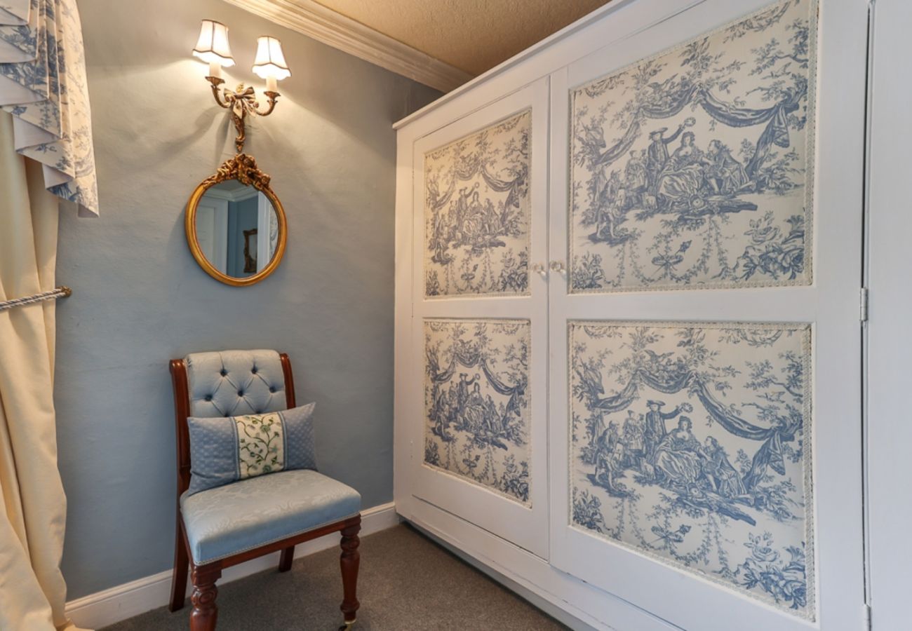 Country house in Walcot - Walcot Hall