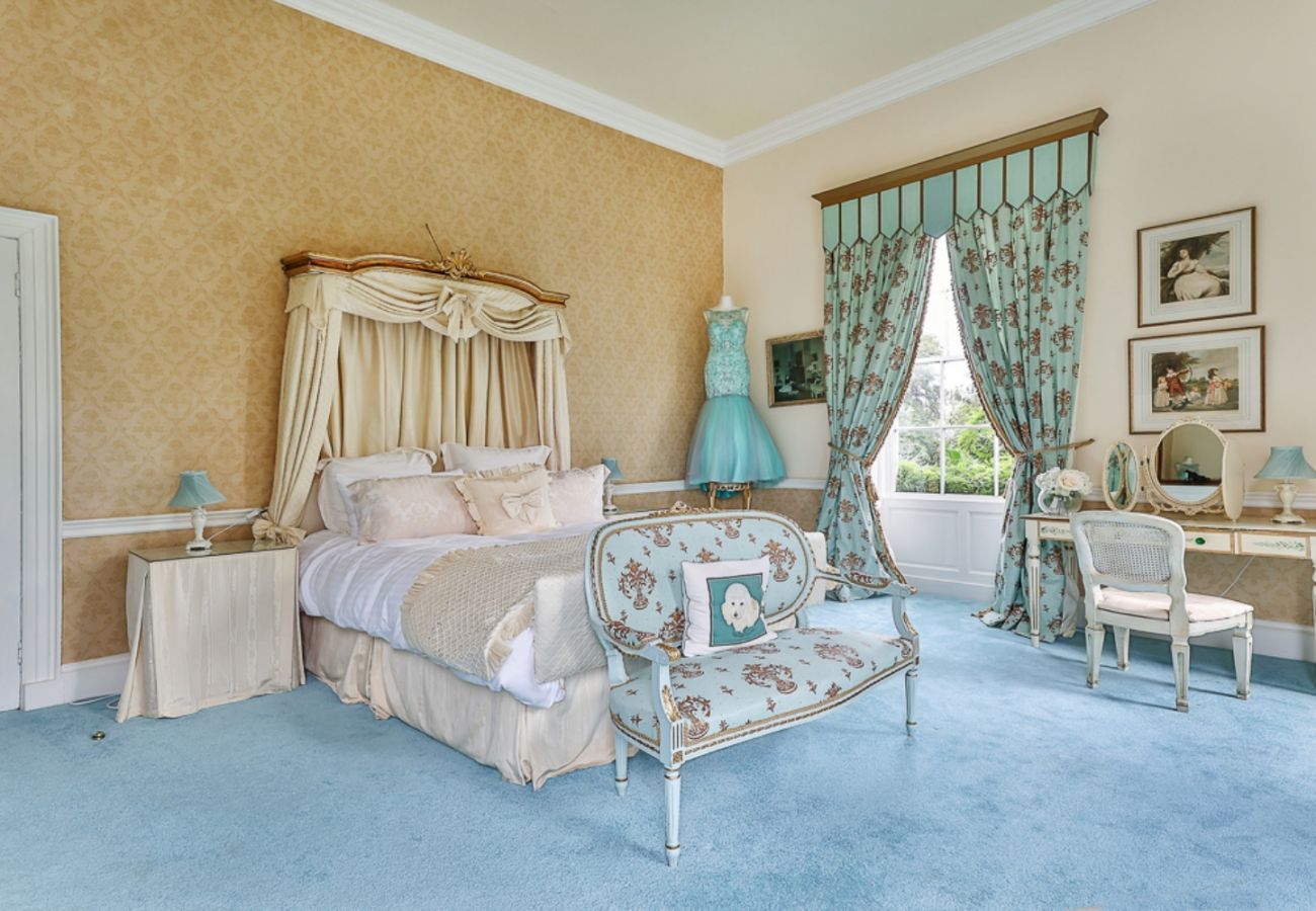 Country house in Walcot - Walcot Hall
