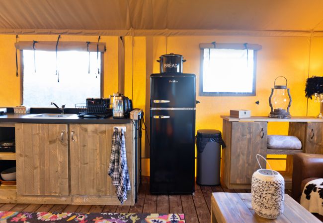 Farm stay in Seend - Rusty Lane, Safari Lodge Farm stay in Seend - Rusty Lane, Safari Lodge