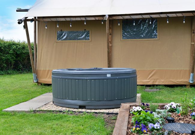 Farm stay in Seend - Rusty Lane, Safari Lodge Farm stay in Seend - Rusty Lane, Safari Lodge