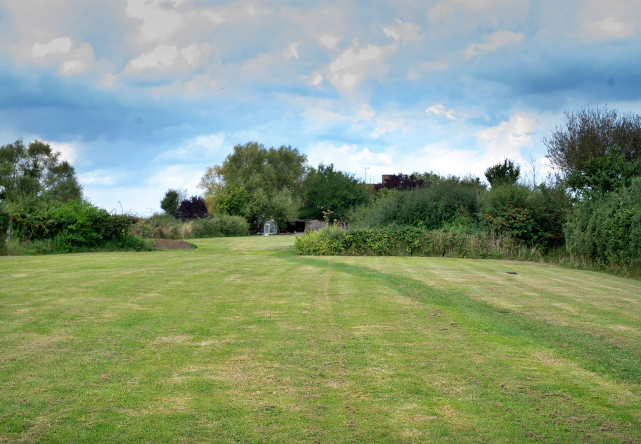 Farm stay in Seend - Rusty Lane, Safari Lodge