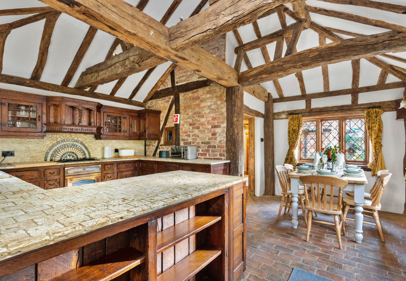 Cottage in Crawley Down - Sandhill Cottage with Hot Tub