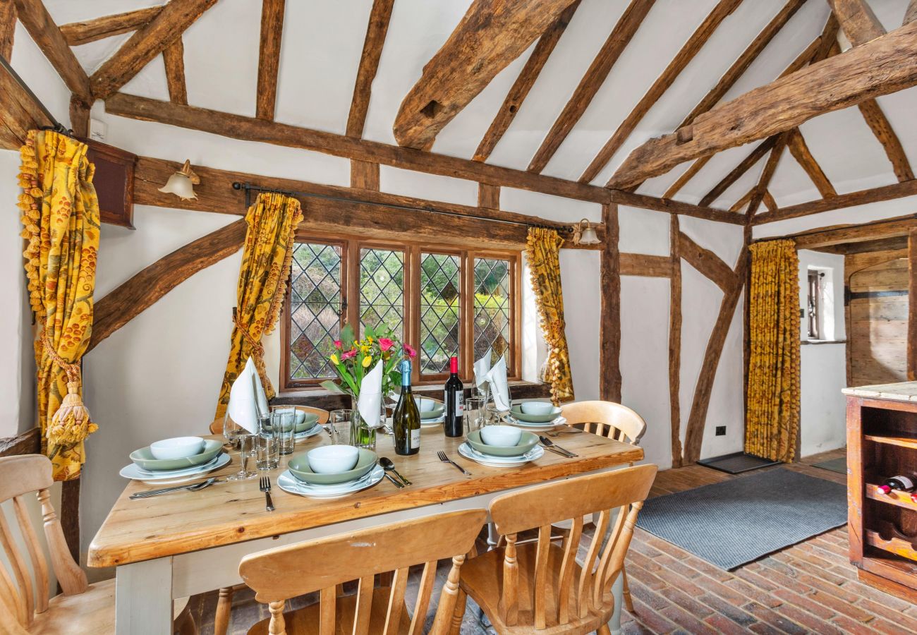 Cottage in Crawley Down - Sandhill Cottage with Hot Tub