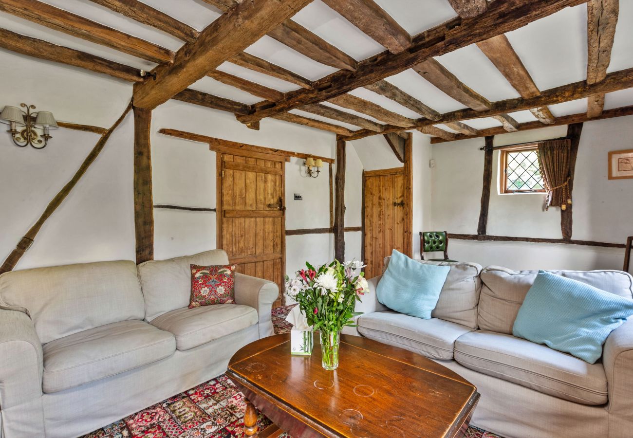 Cottage in Crawley Down - Sandhill Cottage with Hot Tub