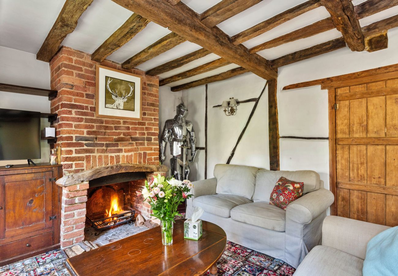 Cottage in Crawley Down - Sandhill Cottage with Hot Tub