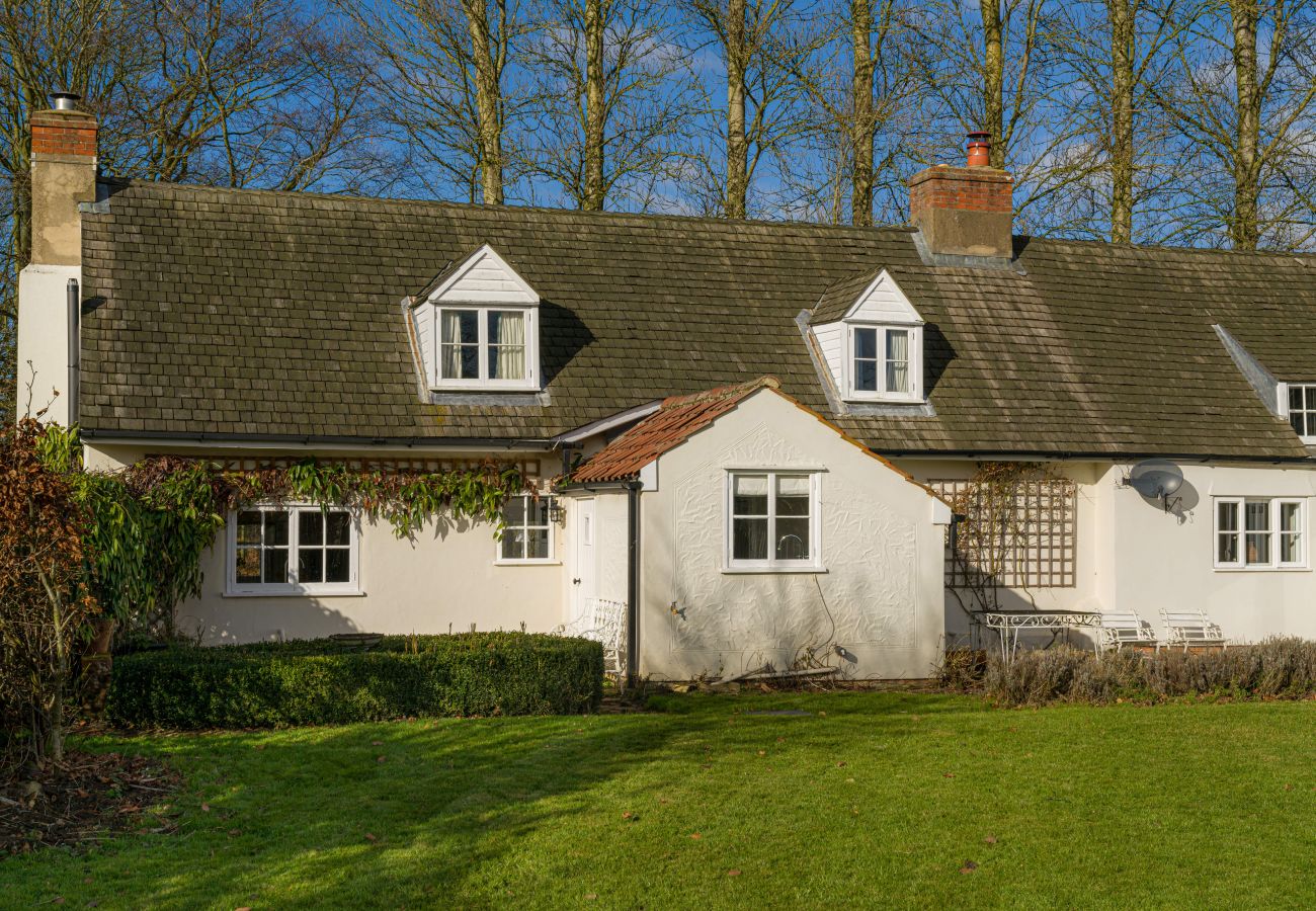 Cottage in Dullingham - The West Wing at Gypsy Hall