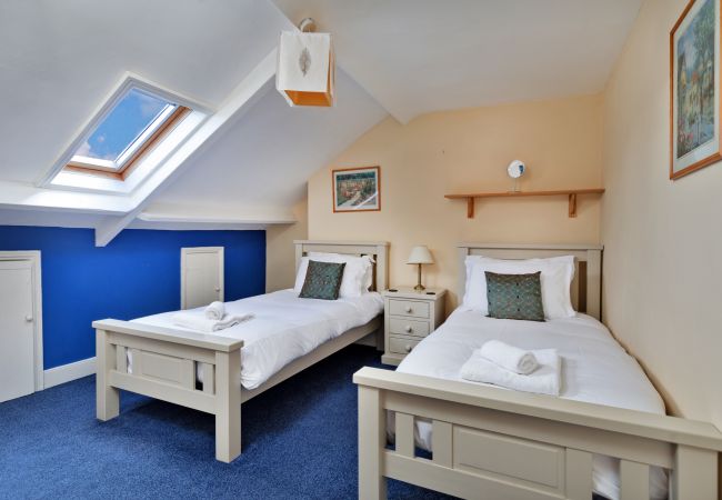 House in Whitby - Adventure House House in Whitby - Adventure House
