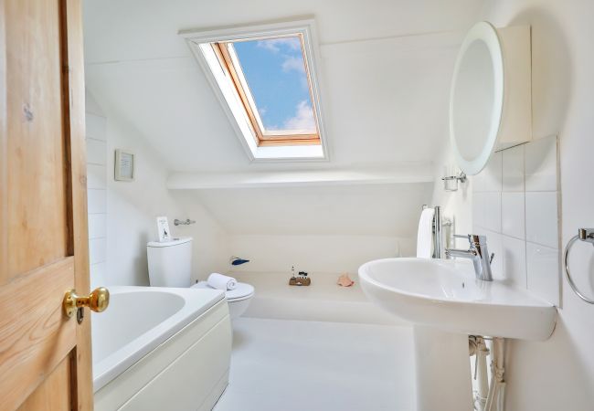 House in Whitby - Adventure House House in Whitby - Adventure House