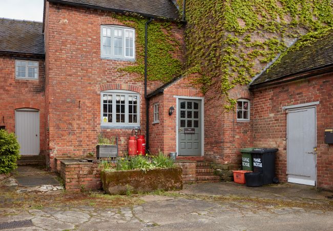 Cottage in Ashbourne - The Farmhouse