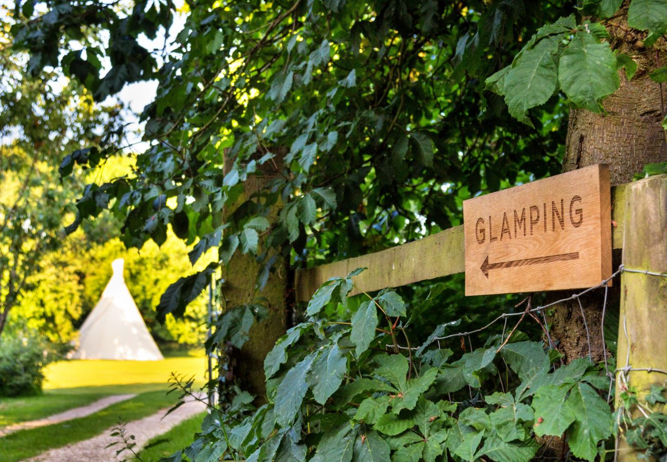 Chalet in Hereford - 'Russet' - Luxury Tipi Glamping
