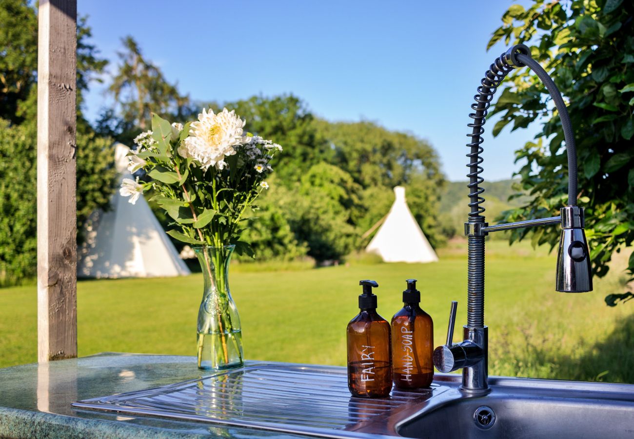 Chalet in Hereford - 'Rosie' - Luxury Tipi Glamping