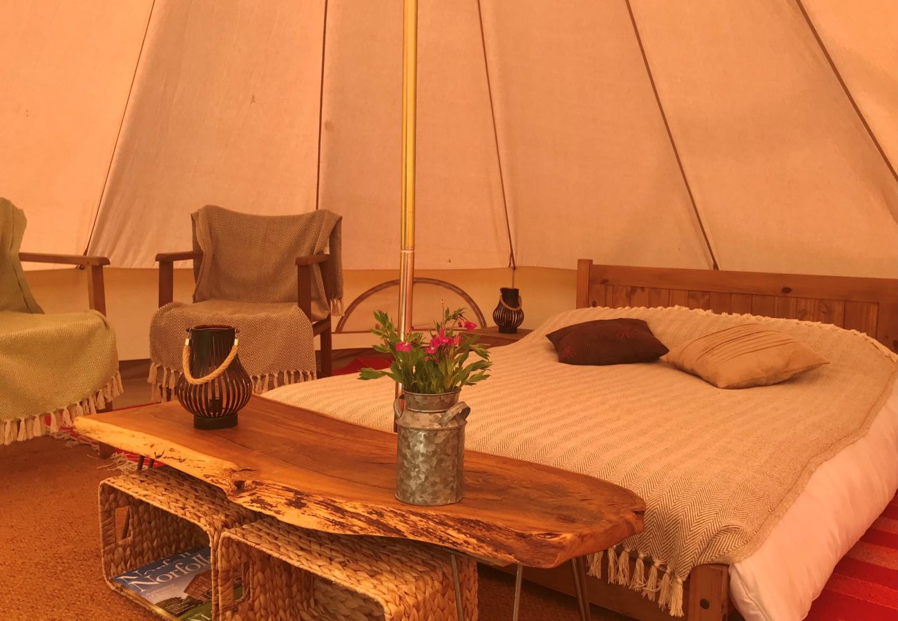 Chalet in Swannington - Meadow Glamping Tents