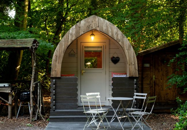 Chalet in Woolton Hill - Daisy Glamping Pod