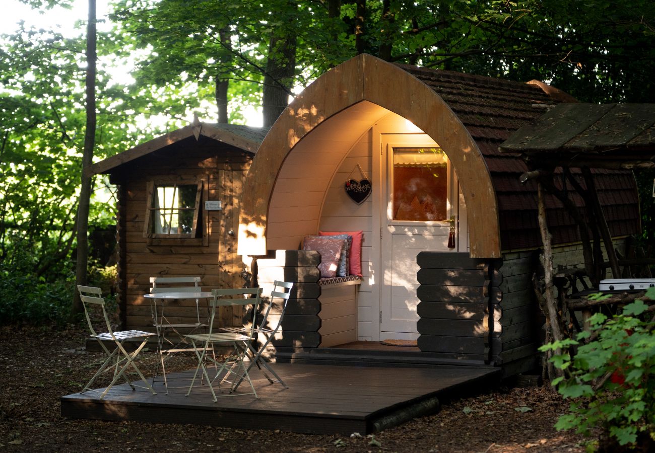 Chalet in Woolton Hill - Bluebelle Glamping Pod